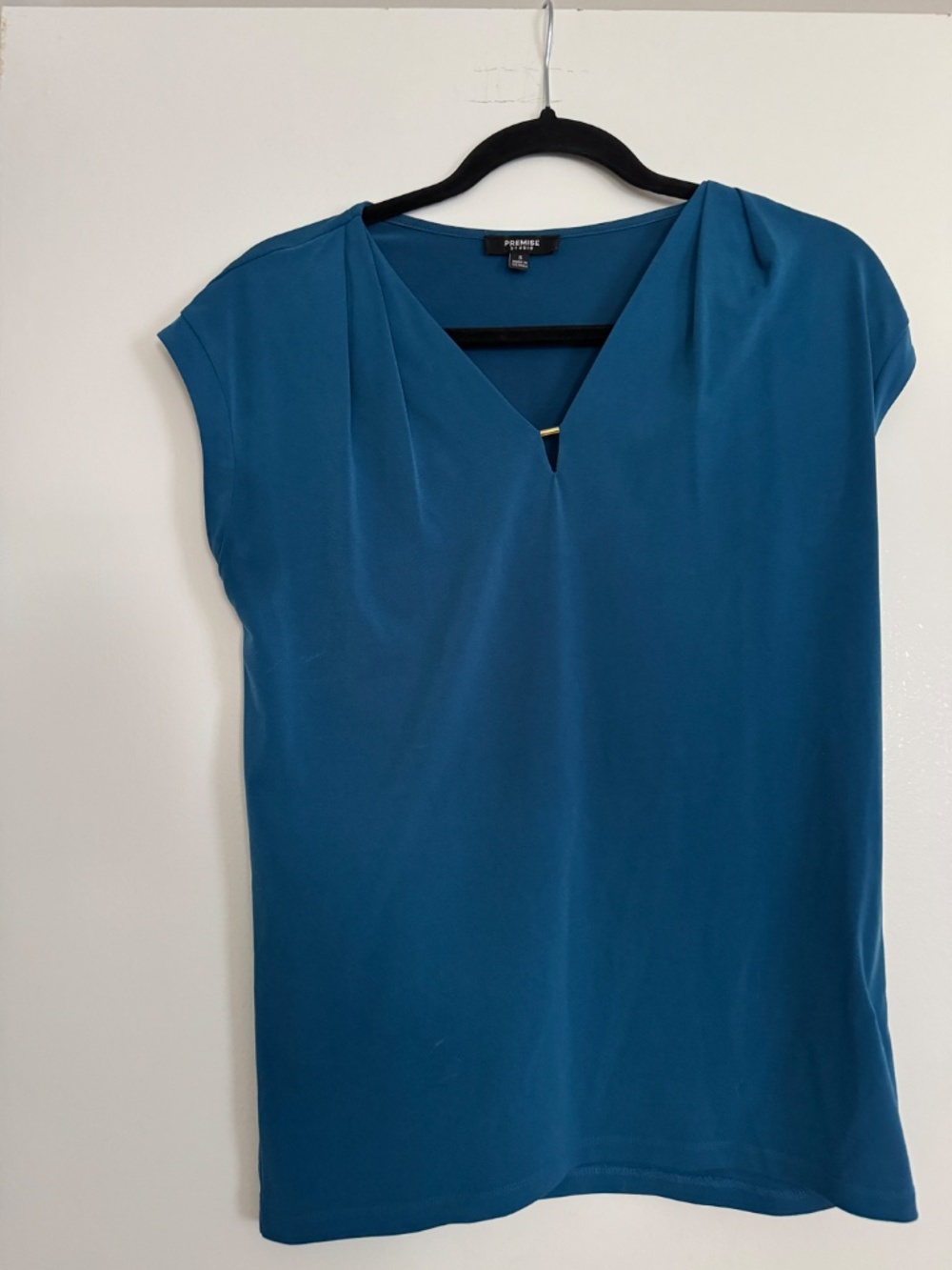 Premise Studio Blue Sleeveless Gold Embellished V-Neck Top, Women's Size Small
